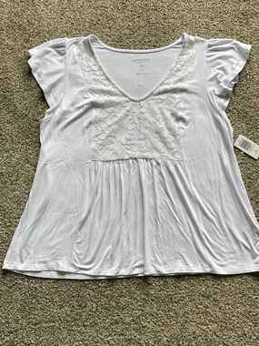 torrid White Super Soft V NeckLace-Front Flutter Sleeve Top Size 1